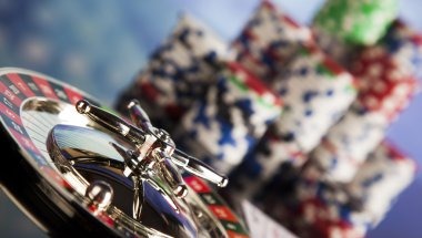 Live dealer table with professional croupier at miototo rtp