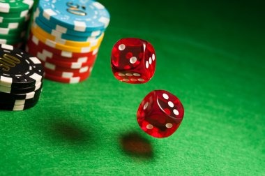 Live dealer conducting Andar Bahar draw on miototo rtp